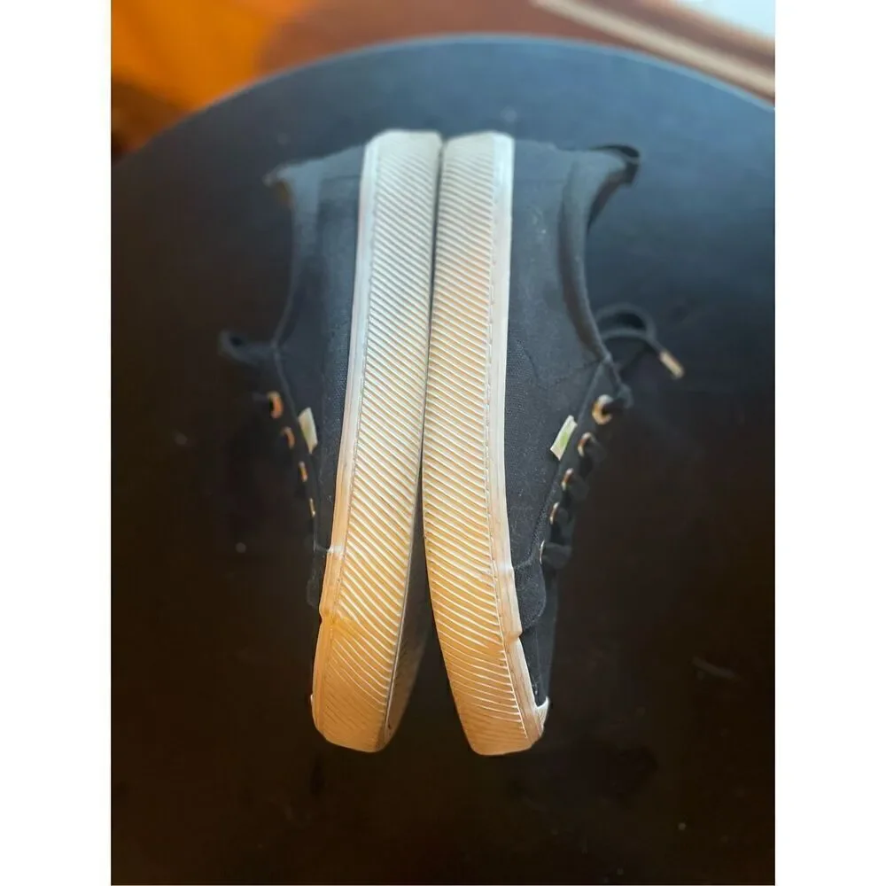 Cariuma Sneakers (Unisex)